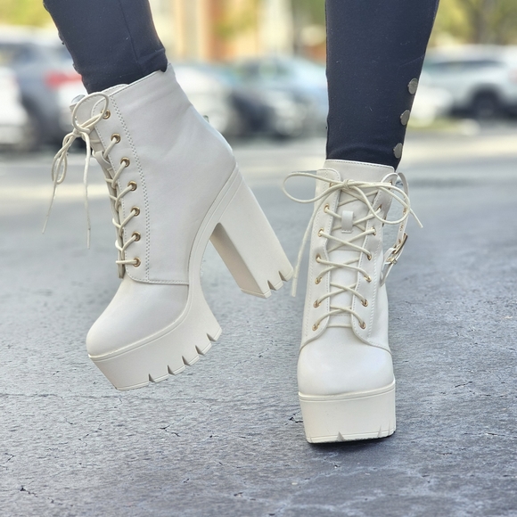 Women's Block Heel Lace Up Botties White Color - Picture 4 of 7